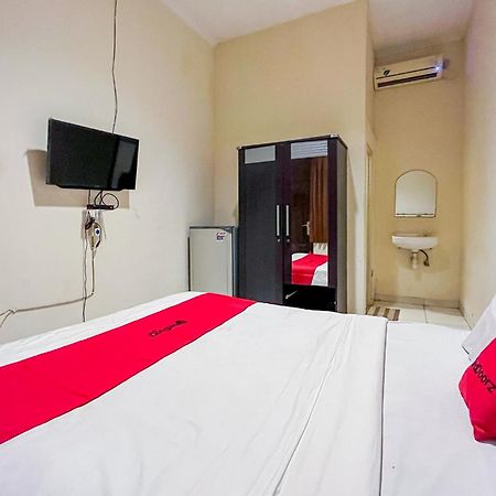 Reddoorz At Graha 99 Simomulyo Hotell Surabaya Exteriör bild