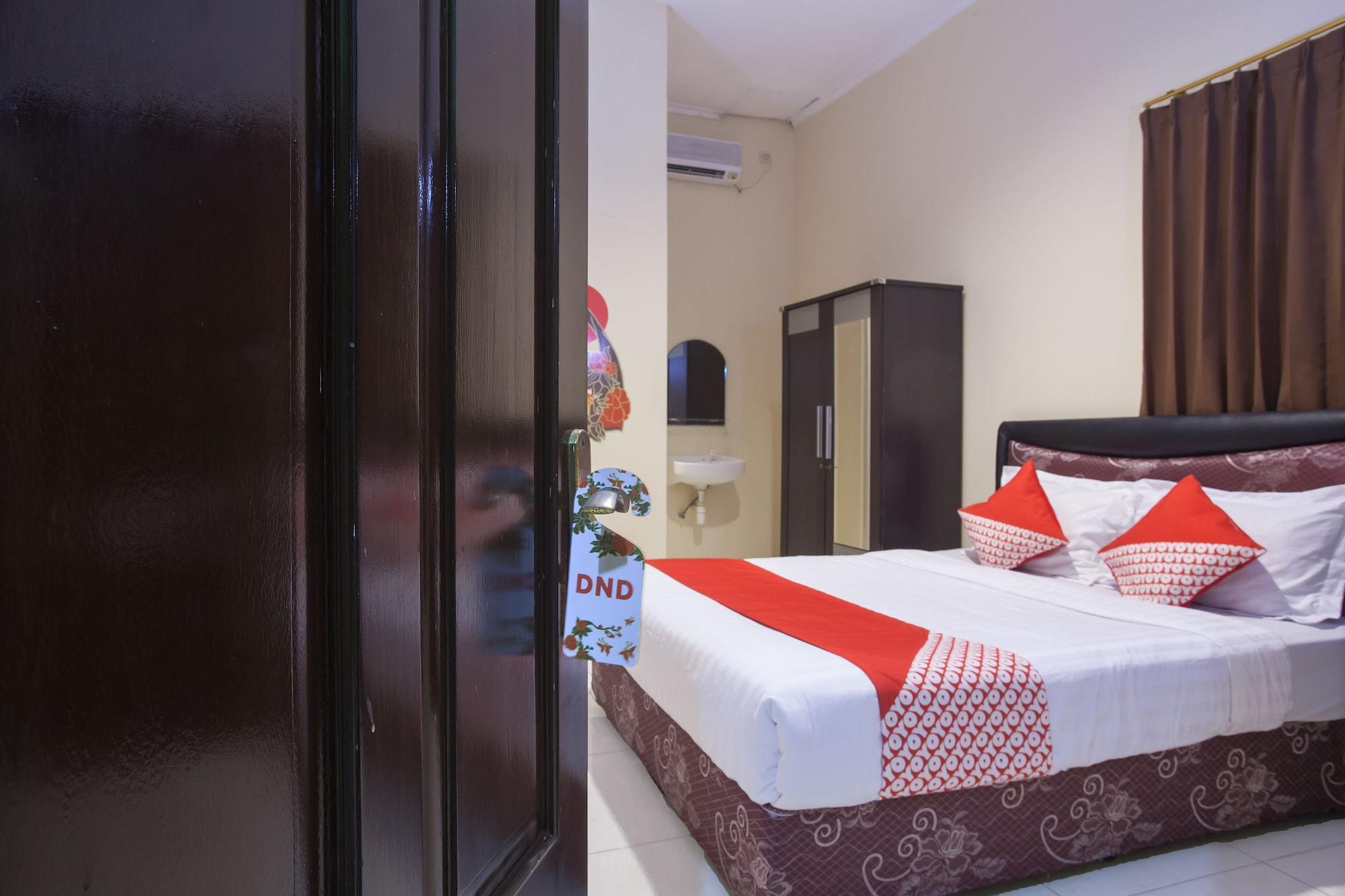 Reddoorz At Graha 99 Simomulyo Hotell Surabaya Exteriör bild