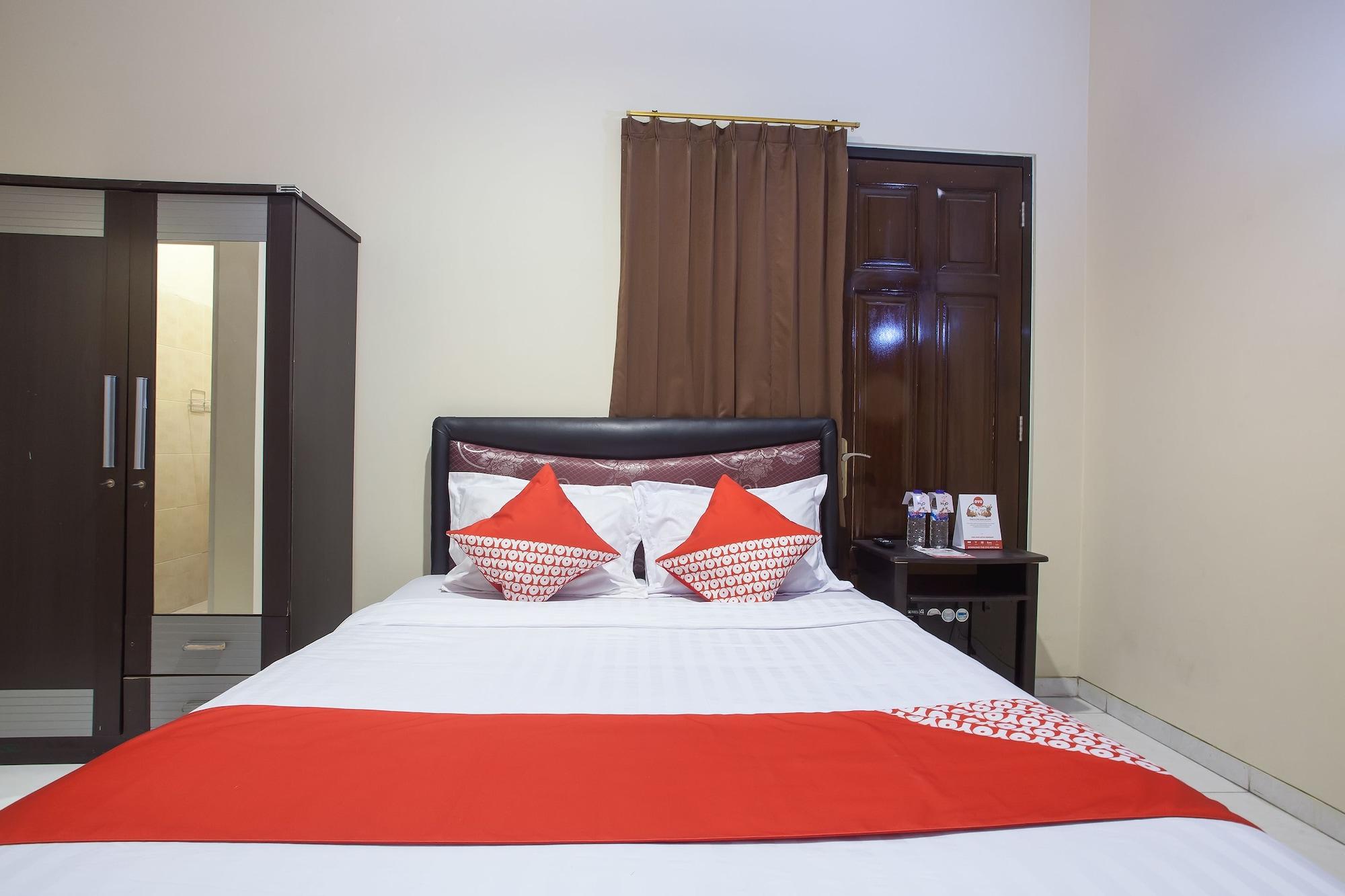 Reddoorz At Graha 99 Simomulyo Hotell Surabaya Exteriör bild