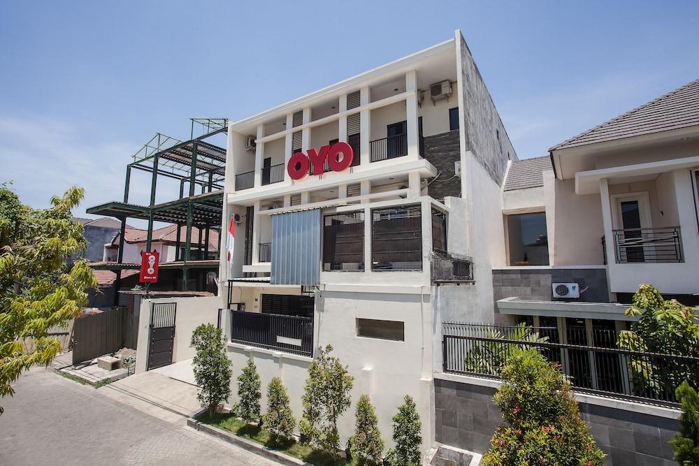 Reddoorz At Graha 99 Simomulyo Hotell Surabaya Exteriör bild