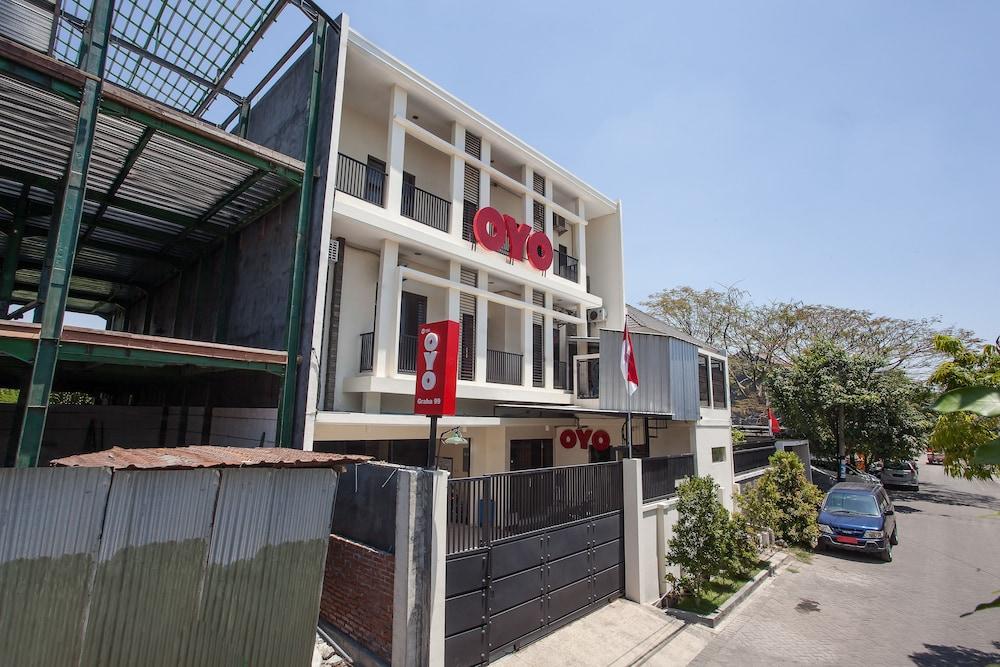 Reddoorz At Graha 99 Simomulyo Hotell Surabaya Exteriör bild