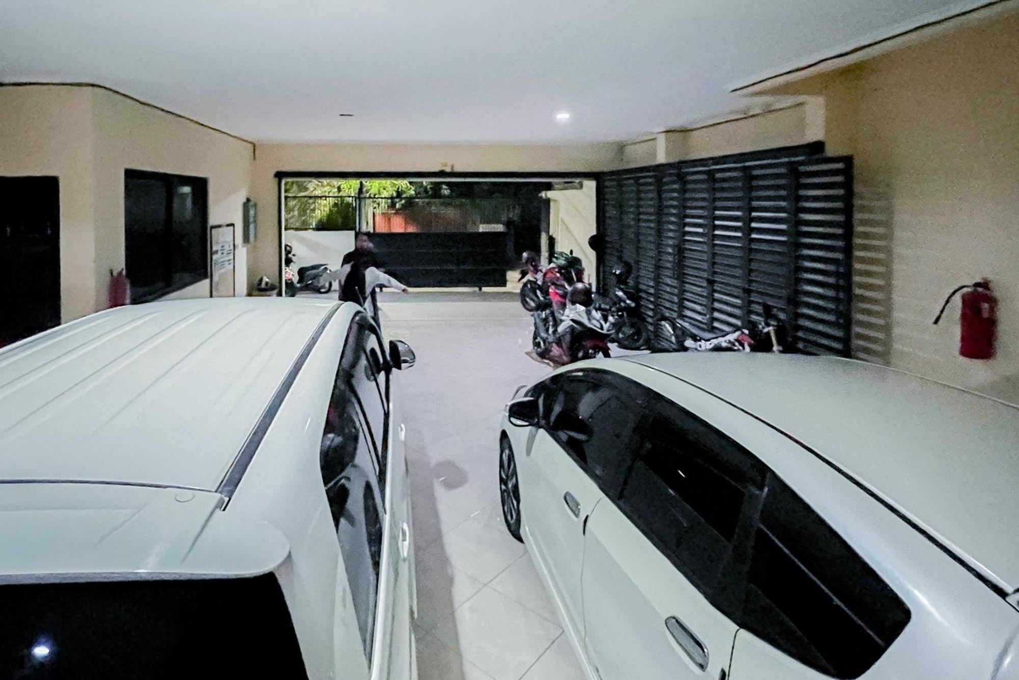 Reddoorz At Graha 99 Simomulyo Hotell Surabaya Exteriör bild